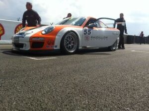 Porsche de Nourry competition sur la ligne de départ 